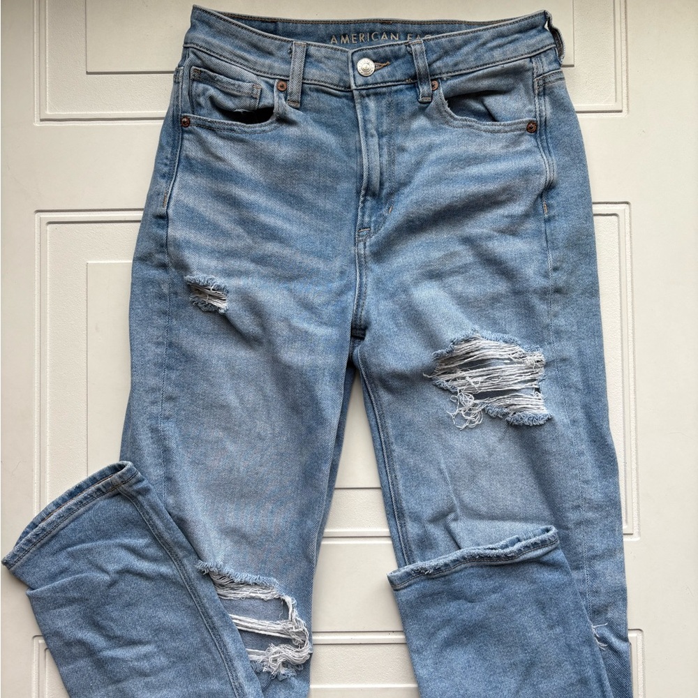 American Eagle Women’s Mom Straight Leg Distressed Jeans Size 6 - Picture 1 of 7